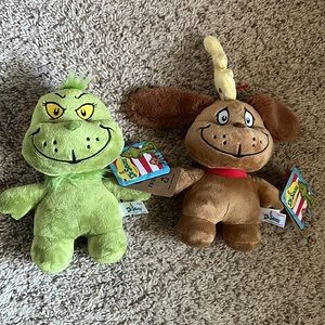 BNWT 2-pack super soft Aurora Dr. Seuss The Grinch & Max Xmas Plush bundle!